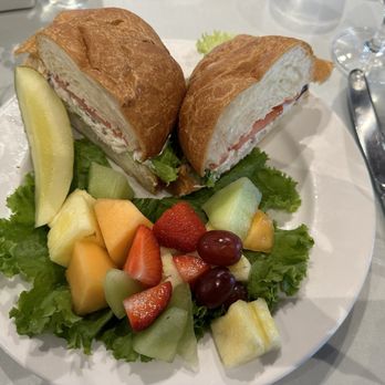 Restaurant Degolyer - Chicken salad croissant sandwich with fruit - New American Near Me - Dallas, Texas Restaurant Degolyer - Chicken salad croissant sandwich with fruit - New American Near Me - Dallas, Texas