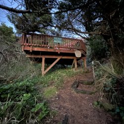 Agate Beach Motel - Gorgeous staircase to private beach