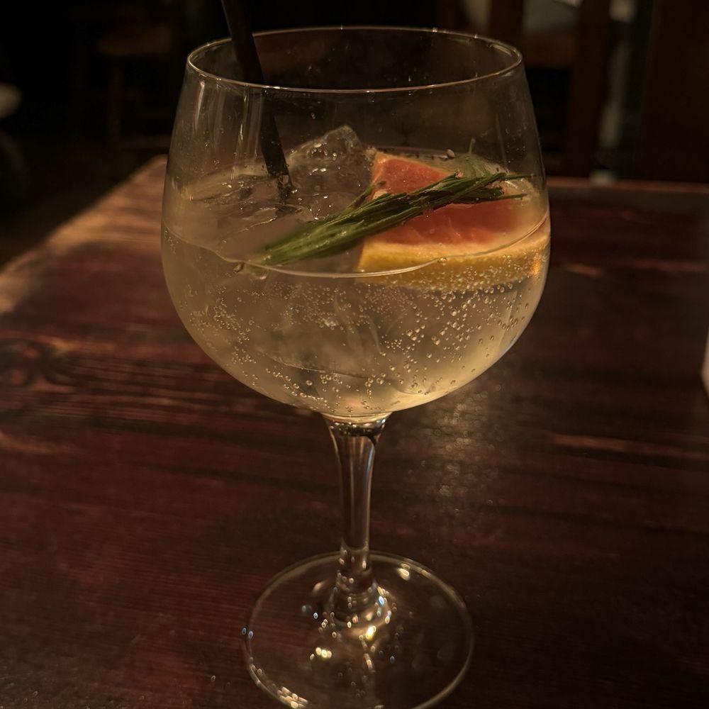 Ship Tavern - House made gin with tonic - Pubs Near Me - London, XGL Ship Tavern - House made gin with tonic - Pubs Near Me - London, XGL