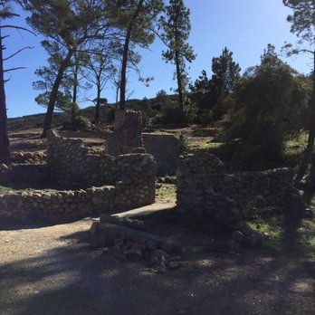Skyline Drive Trails - Cabin ruins. - Hiking Near Me - Corona, California Skyline Drive Trails - Cabin ruins. - Hiking Near Me - Corona, California