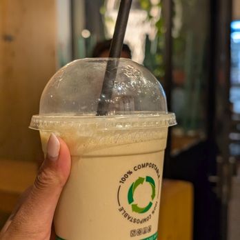 Artisa - Kinder Bueno Frappe - Bakeries Near Me - Barcelona, B Artisa - Kinder Bueno Frappe - Bakeries Near Me - Barcelona, B