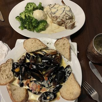 Aces Pub - Mussels in a cream sauce and stuffed pork chops - Pubs Near Me - Fort Walton Beach, Florida Aces Pub - Mussels in a cream sauce and stuffed pork chops - Pubs Near Me - Fort Walton Beach, Florida