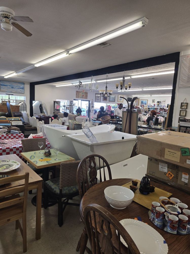 Helping Hands Thrift Store Image