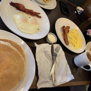 Broken Yolk Cafe - Breakfast & Brunch Near Me - Orange, California Broken Yolk Cafe - Breakfast & Brunch Near Me - Orange, California
