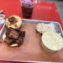 Pork Belly sandwich with slaw and Mac & cheese Pork Belly sandwich with slaw and Mac & cheese