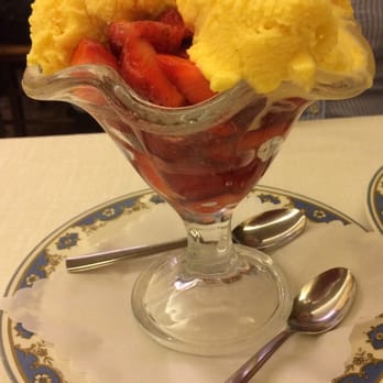 Il Tunnel - Strawberry with gelato - Italian Near Me - Rome, RM
