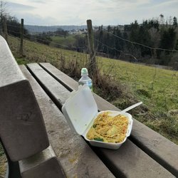 asia bistro minh - Instead of eating inside , eating outside noodles with chicken and a nice view