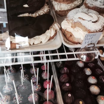 Sweet Themes Bakery - This huge eclair was 4.00! Didn't try cause not a eclair fan - Bakeries Near Me - Kent, Washington Sweet Themes Bakery - This huge eclair was 4.00! Didn't try cause not a eclair fan - Bakeries Near Me - Kent, Washington