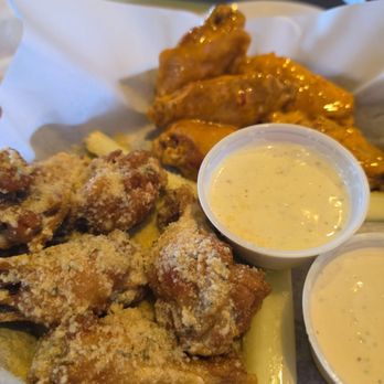 Hurricane Grill & Wings - 10 Bone-In Wings - American Near Me - Round Rock, Texas