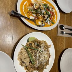 Baan Thai Restaurant - Panang and pad Thai