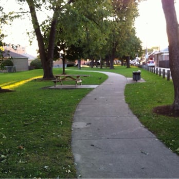 Berwyn Gardens - Part of the park - Parks Near Me - Berwyn, Illinois
