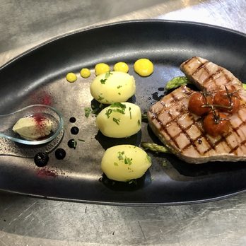 The Capital Lounge - Tuna. - Seafood Near Me - Peniche, 10 The Capital Lounge - Tuna. - Seafood Near Me - Peniche, 10