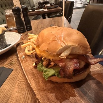 The Pinery - Ivanhoe Burger - American Near Me - Orlando, Florida The Pinery - Ivanhoe Burger - American Near Me - Orlando, Florida