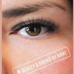 Beauty & Brows By Nikki - Volume lashes