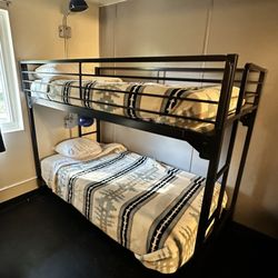 Hotel Corvallis - Bunk beds; the kids were very excited.