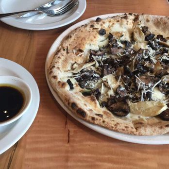 Pizzeria Libretto - Mushroom pizza - Pizza Near Me - Toronto, Ontario Pizzeria Libretto - Mushroom pizza - Pizza Near Me - Toronto, Ontario