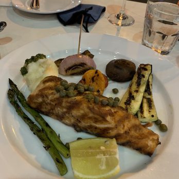 Metro Cafe - Grilled Salmon - American Near Me - El Segundo, California