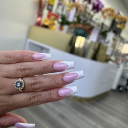 Bloom Nails - In love