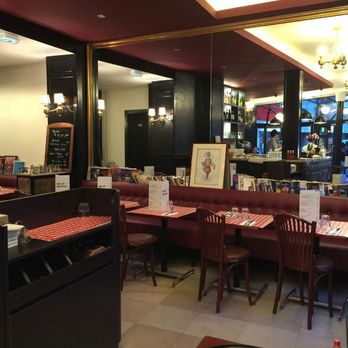 Au Rond Point - salle - Pubs Near Me - Paris, 75