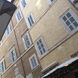 Solo Gastronomia & Vineria - Nice street side dining, not too busy.