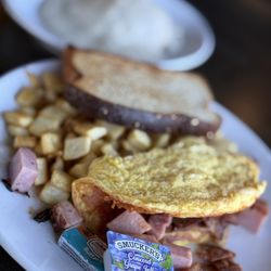 The Daily Grind - The omelette with biscuits and gravy!
