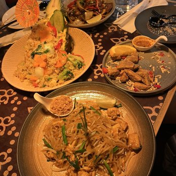 ThairoomGrand - Pad Thai,Grand Pineapple rice ,beef with vegetables and fried tofu. - Thai Near Me - Toronto, Ontario