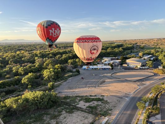 Rainbow Ryders Hot Air Balloon Co. by null