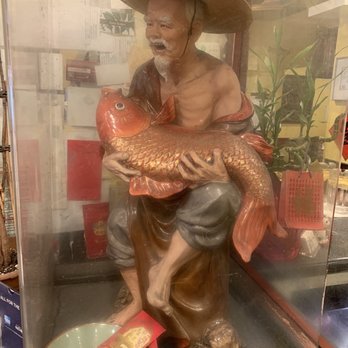 Kau Kau Barbeque - Statue in the lobby - Barbeque Near Me - Seattle, Washington