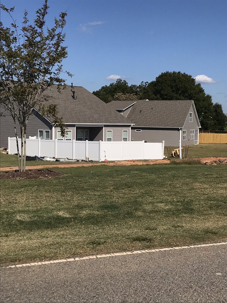 VALDEZ LANDSCAPE & FENCE Updated July 2024 Gray Court, South Carolina General Contractors