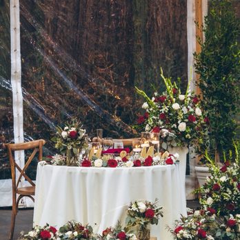 Floral Creations By Nasreen - Sweetheart table - Wedding Planning Near Me Floral Creations By Nasreen - Sweetheart table - Wedding Planning Near Me