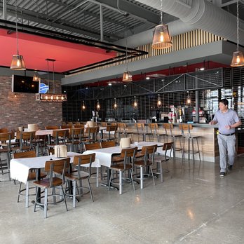 What The Crab - Dining area - Seafood Near Me - Mansfield, Texas