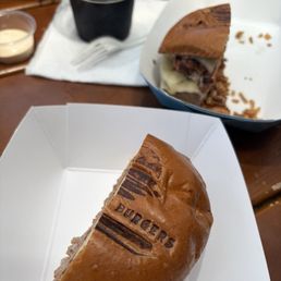 Tabula Rasa Porter with Beach Bum Burger. Life is good here. Tabula Rasa Porter with Beach Bum Burger. Life is good here.