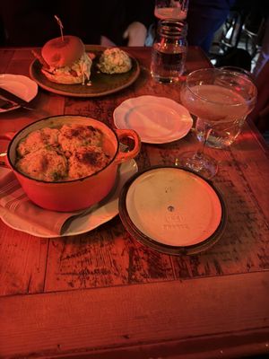 Hunter's Kitchen and Bar by null