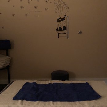 Foot Treatment Spa - Picture doesn't do the room justice! You get a private room for your massage and pedicure. You can come with friends and your partner! - Reflexology Near Me - Norfolk, Virginia
