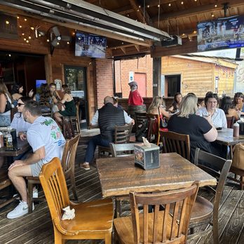 Edley's Bar-B-Que - Outdoor patio - Barbeque Near Me - Nashville, Tennessee Edley's Bar-B-Que - Outdoor patio - Barbeque Near Me - Nashville, Tennessee