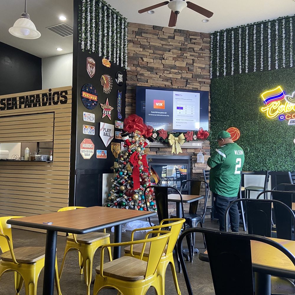 Colombian County - Inside - Hot Dogs Near Me - Roy, Utah