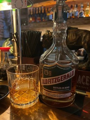 Paddock & Whisky by null
