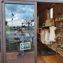 Poppie's Boutique - Entrance