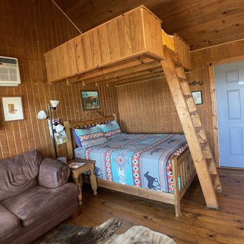 Walnut Canyon Cabins - The queen bed and the loft with a full size bed! - Bed & Breakfast Near Me - Fredericksburg, Texas