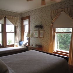 Riverhill Bed and Breakfast - Eastlake room.
