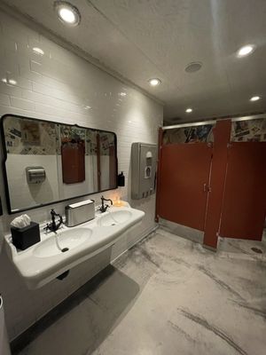 Davanti Enoteca by null