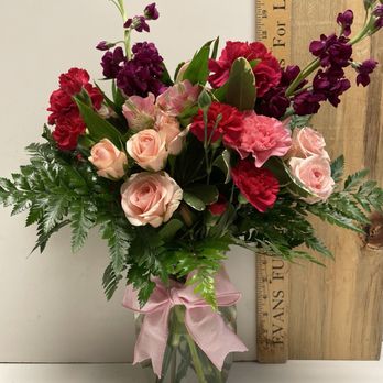 Li'l Flower Shop - April arrangement - Florists Near Me - Windsor, Colorado Li'l Flower Shop - April arrangement - Florists Near Me - Windsor, Colorado