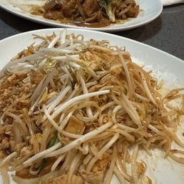 Chicken Pad Thai Chicken and Drunken Noodle Tofu Chicken Pad Thai Chicken and Drunken Noodle Tofu