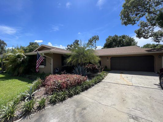 Heritage Roofing & Gutters Logo