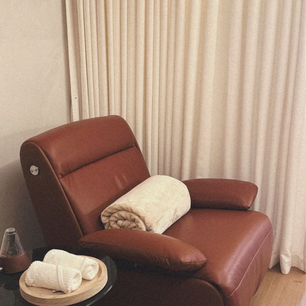 Denovia - Private relaxation chair in a calm wellness room - Coffee & Tea Near Me - Toronto, Ontario Denovia - Private relaxation chair in a calm wellness room - Coffee & Tea Near Me - Toronto, Ontario