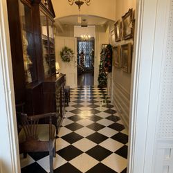 Wakefield-Scearce Antiques Gallery - Upstairs walkway