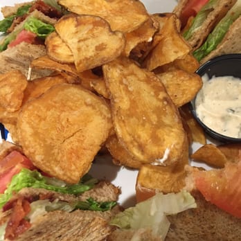PGA Tour Grill - Home fries chips - Bars Near Me - Honolulu, Hawaii