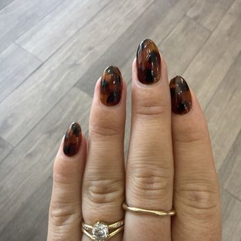 Gloss Nail Spa - Nail Salons Near Me - Pasadena, California