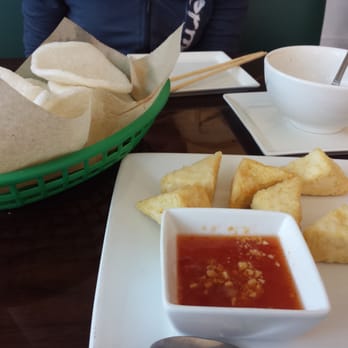 Red Elephant - Crispy tofu and complimentary shrimp chips! - Thai Near Me - Marietta, Georgia