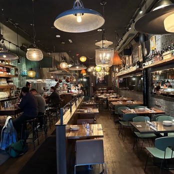 Lil Ba-Ba-Reeba! - Bar area - Seafood Near Me - Chicago, Illinois Lil Ba-Ba-Reeba! - Bar area - Seafood Near Me - Chicago, Illinois